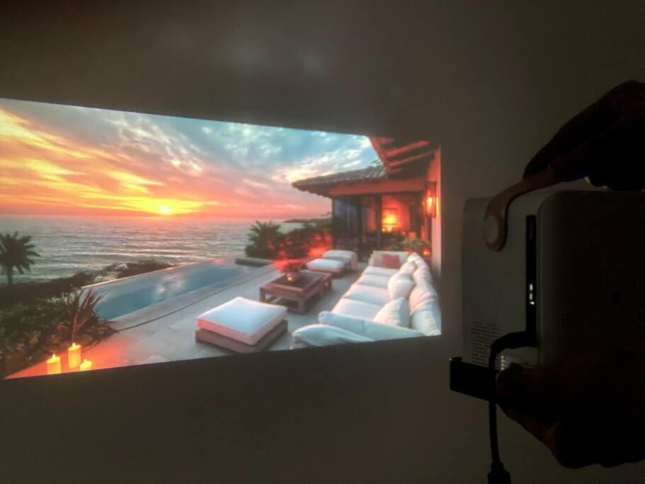 a person taking a picture of a tv screen showing a sunset at Oasis en la mejor zona de Mendoza in Mendoza