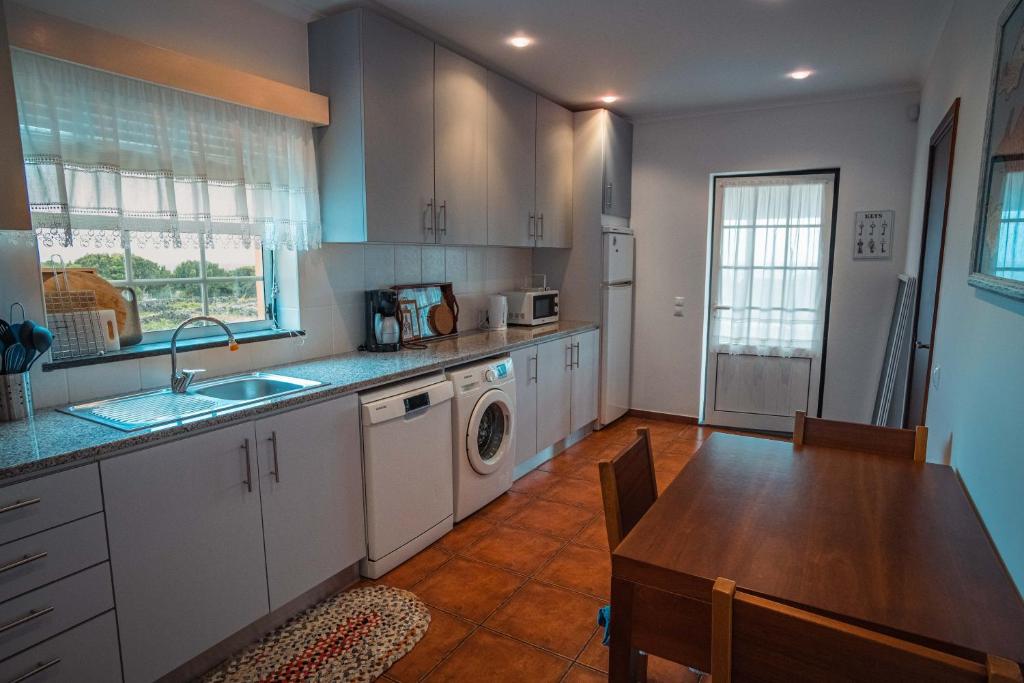 Kuchyň nebo kuchyňský kout v ubytování Casa da Vinha