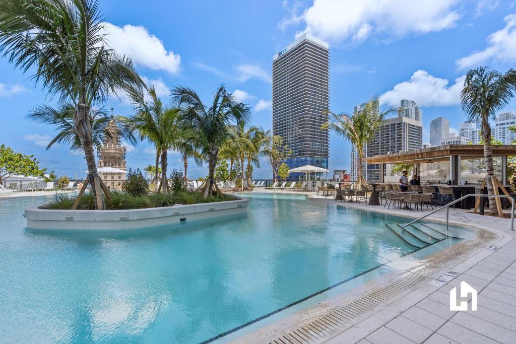 Stylish Apartments with Partial Ocean Views in Downtown!, Miami ...