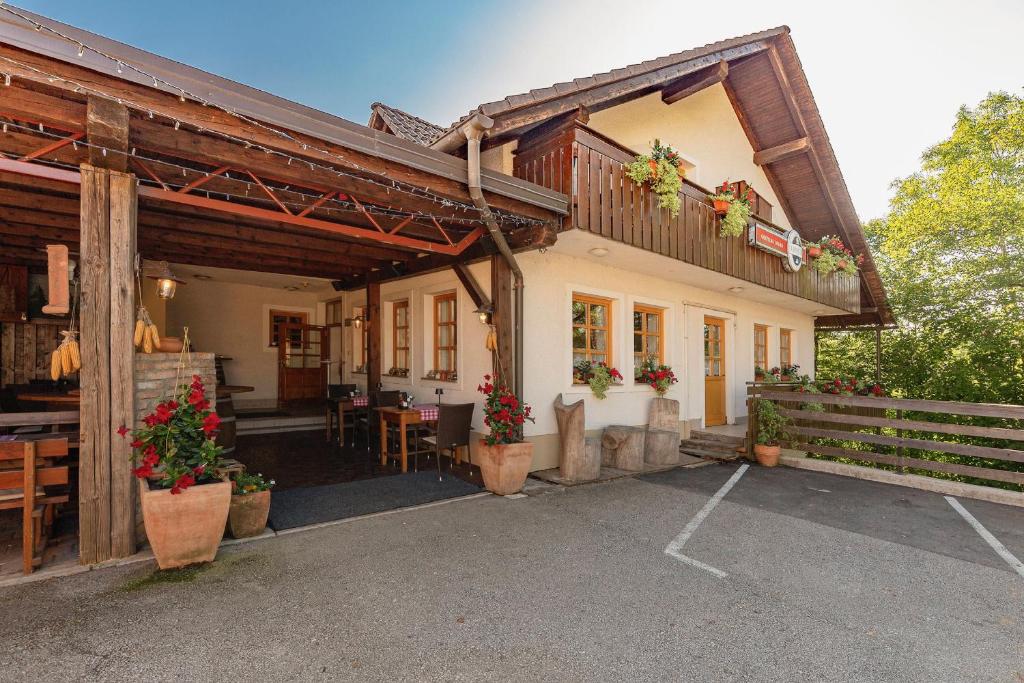 Budova, kde se hotel nachází