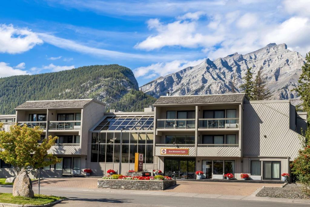 Best Western Plus Banff International Lodge