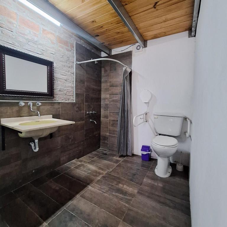 Koupelna v ubytování Loft amplio y luminoso con cochera