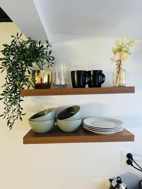 Cozy Fully Equipped Unit 12 noon check in - Resim 9