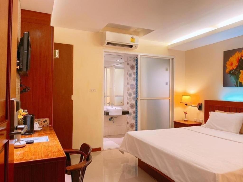 Patong Terrace Hotel - Deluxe King Room