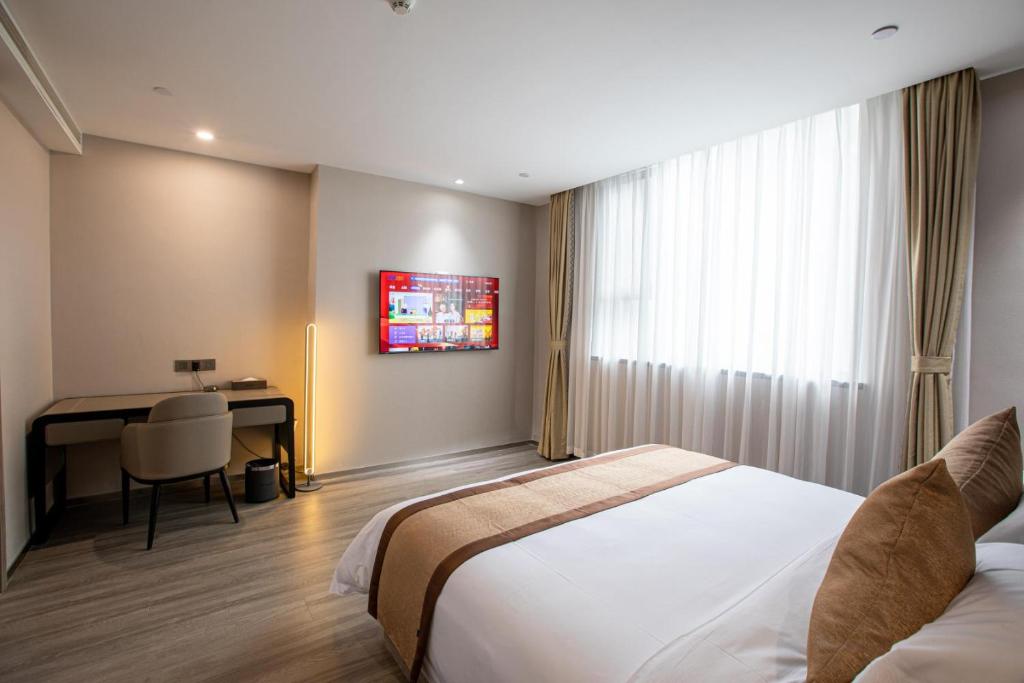 Postel nebo postele na pokoji v ubytování Ruilan Grandyard Hotel