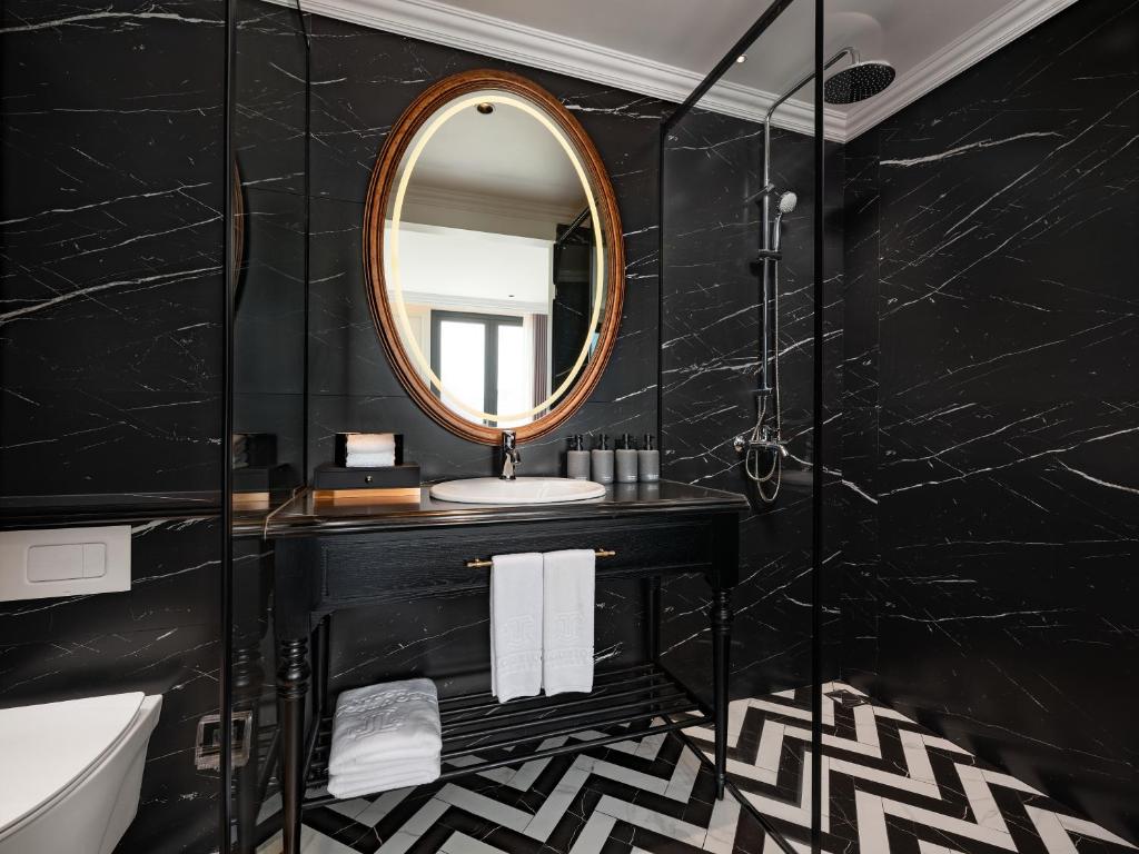 Koupelna v ubytování T Boutique Hotel