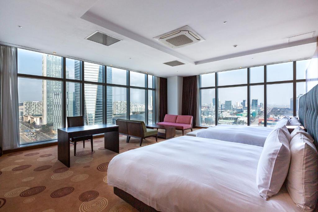 Postel nebo postele na pokoji v ubytování Orakai Songdo Park Hotel