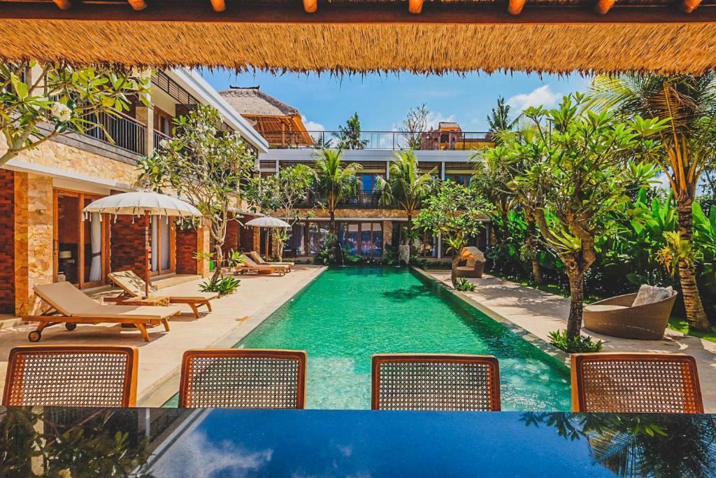 Bazén v ubytování Kahayana Suites Ubud nebo v jeho okolí