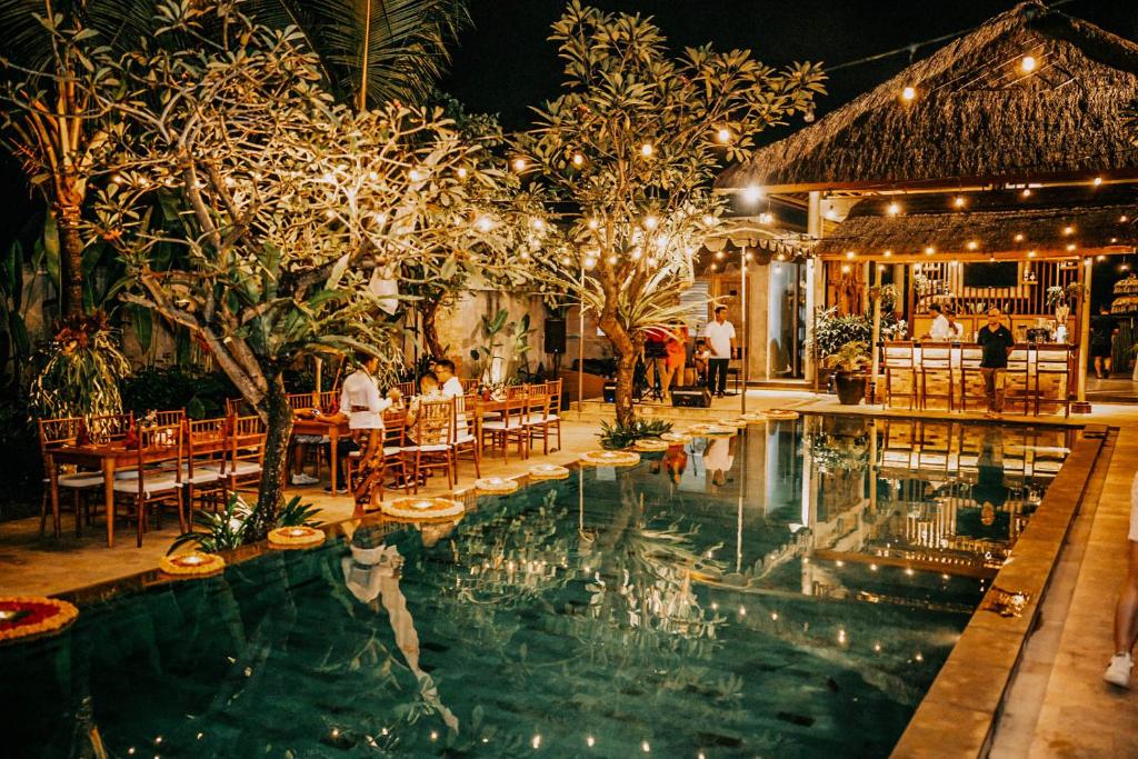 Bazén v ubytování Kahayana Suites Ubud nebo v jeho okolí