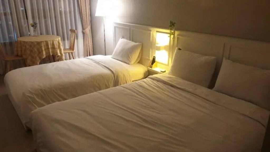 Postel nebo postele na pokoji v ubytování The Stay Songdo Hotel