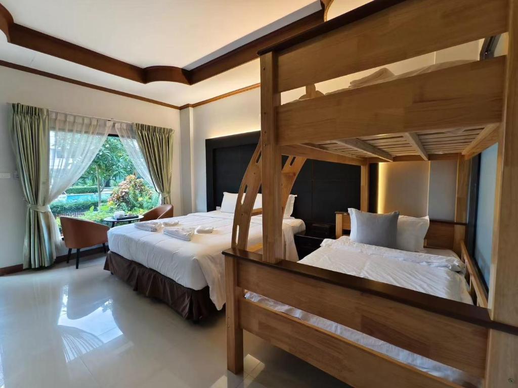 Blue Carina Hotel Phuket - Habitación De Lujo Cuádruple