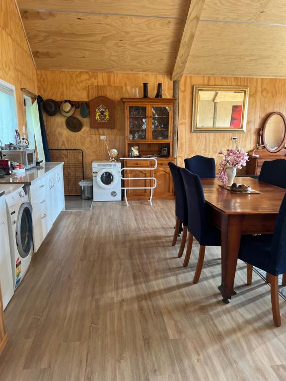 Kuchyň nebo kuchyňský kout v ubytování Waiora la grange cottage
