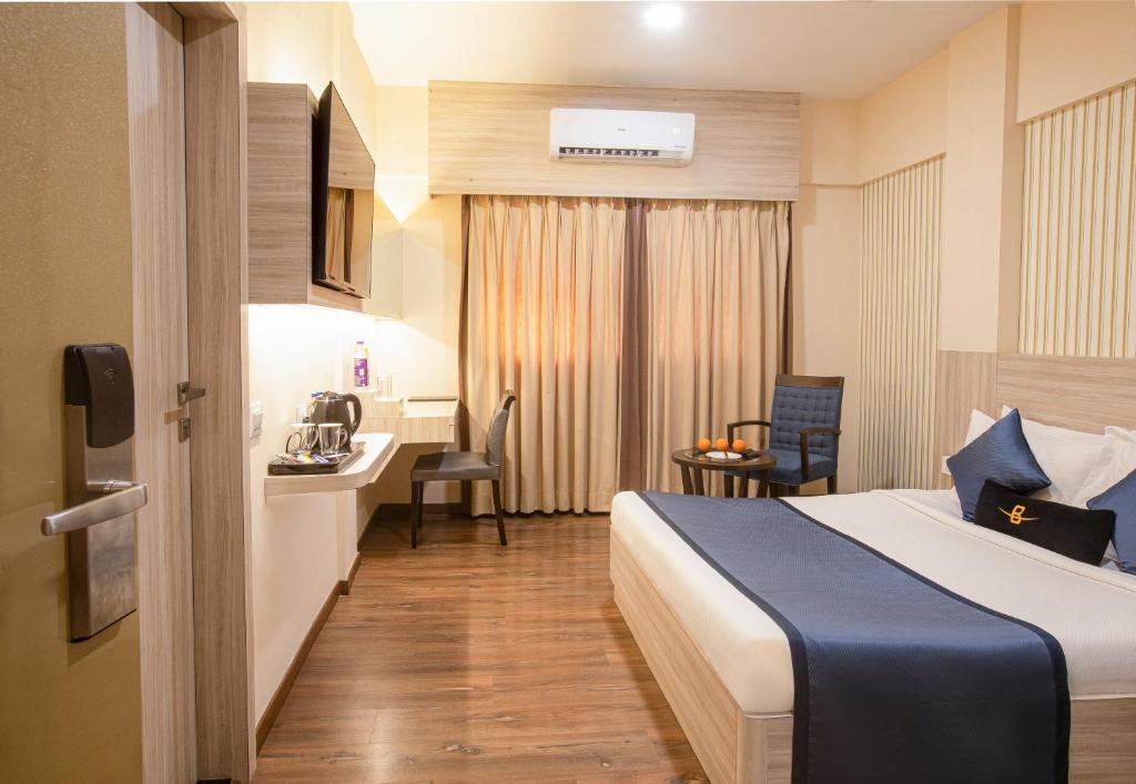Postel nebo postele na pokoji v ubytování Hotel Bawa Regency