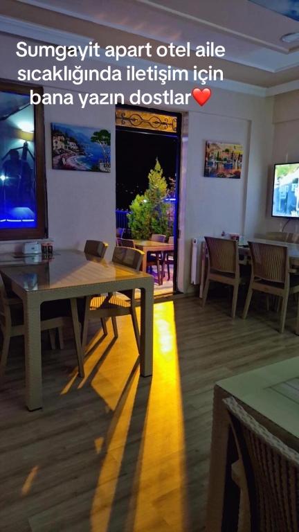 TV a/nebo společenská místnost v ubytování Sumgayıt apart