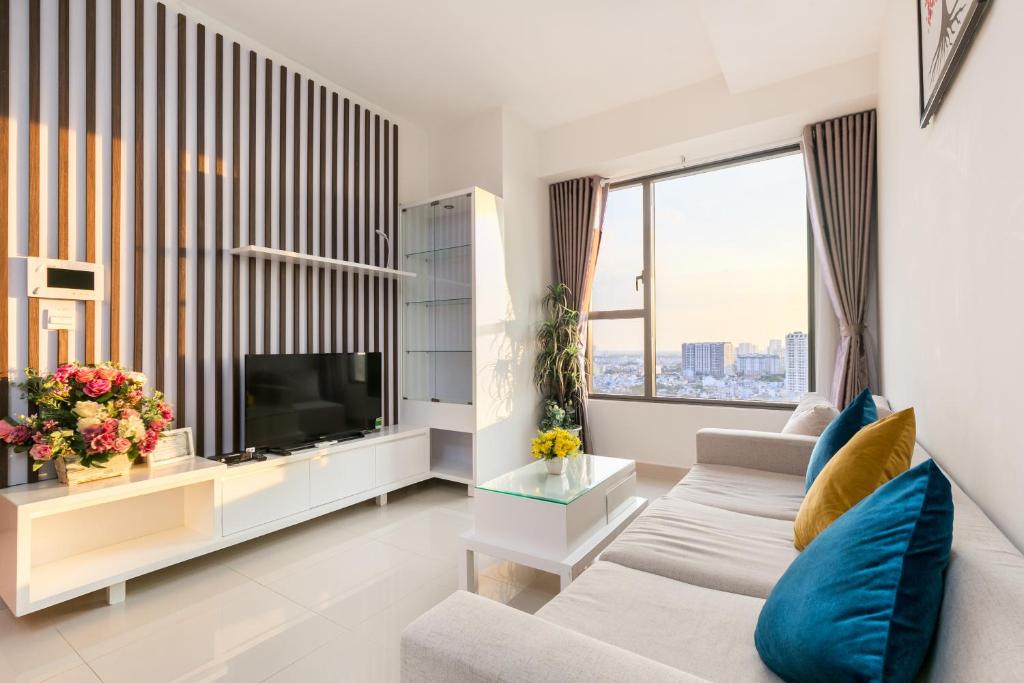 TV a/nebo společenská místnost v ubytování Goby home in Rivergate Luxury Apartment - near Ben Thanh market