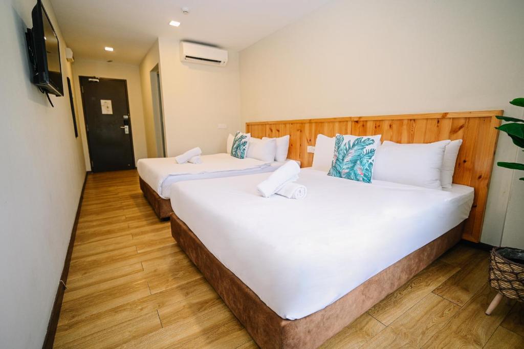 Postel nebo postele na pokoji v ubytování Swing & Pillows - Apple Hotel Shah Alam