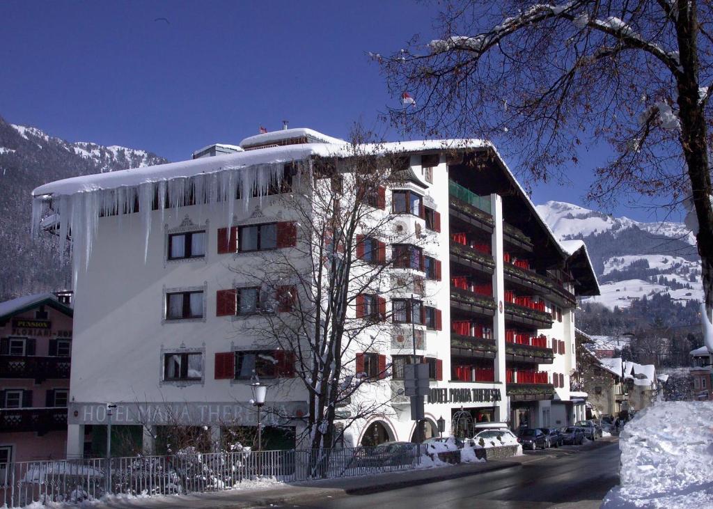 Nespecifikovaný výhled na hory nebo výhled na hory při pohledu z hotelu