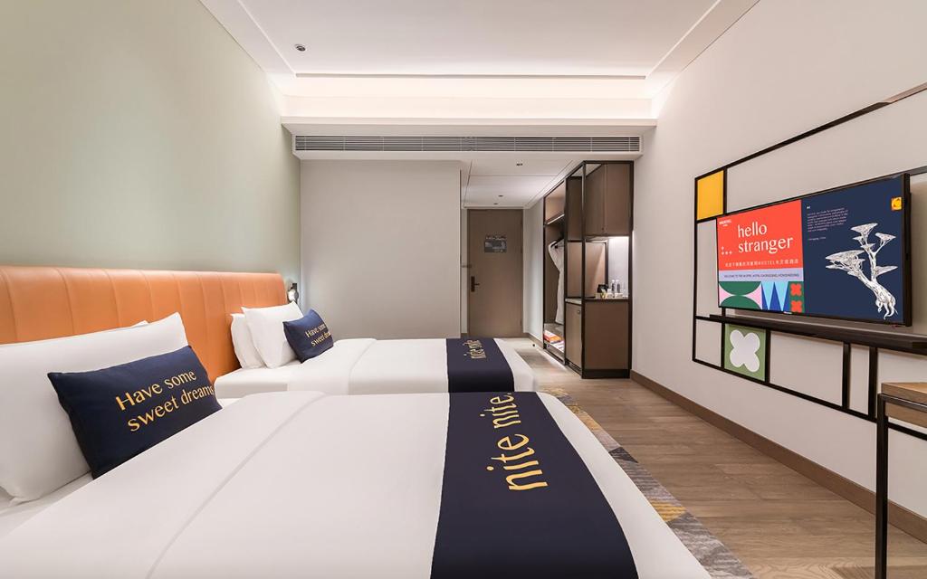 Postel nebo postele na pokoji v ubytování The Mustel Hotel Chongqing Hongyadong