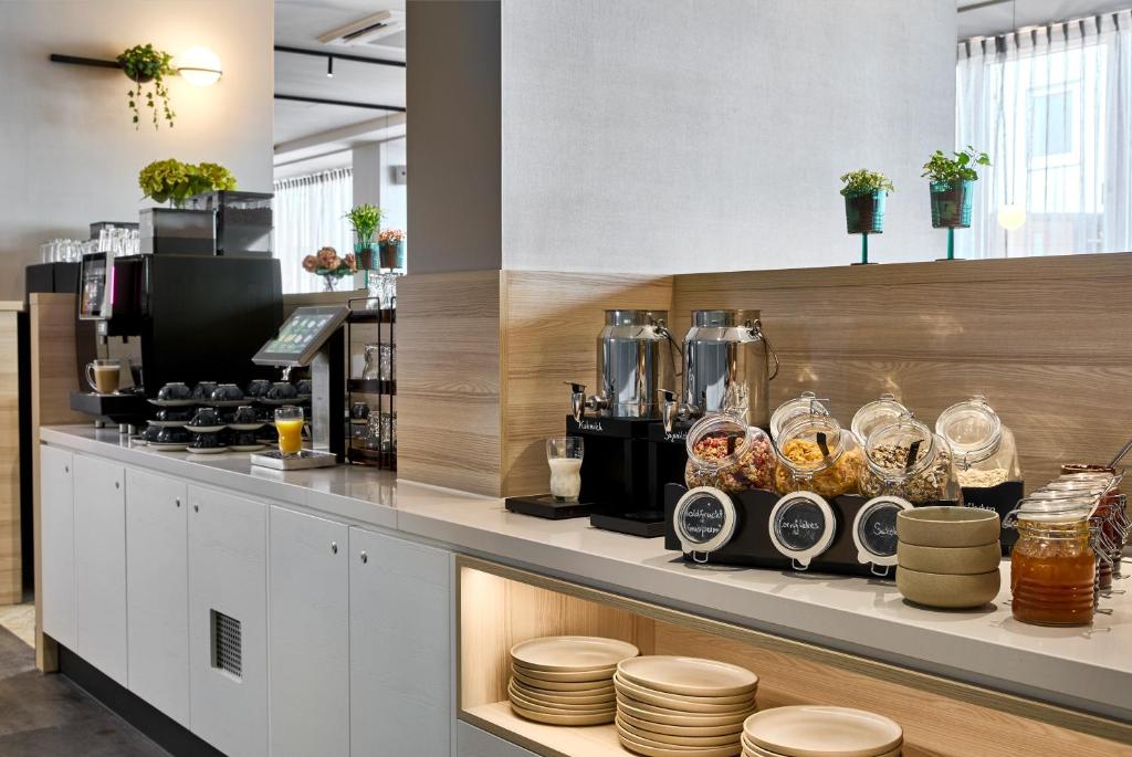 Kuchyň nebo kuchyňský kout v ubytování June Six Hotel Hannover City