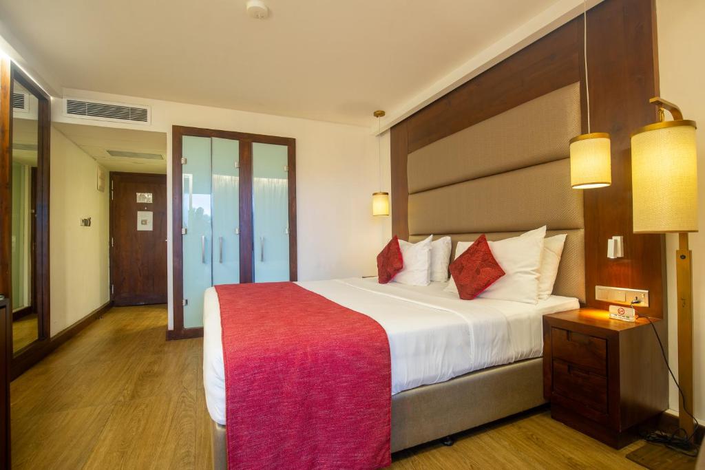 Postel nebo postele na pokoji v ubytování Pegasus Reef - A Beach Resort in Colombo
