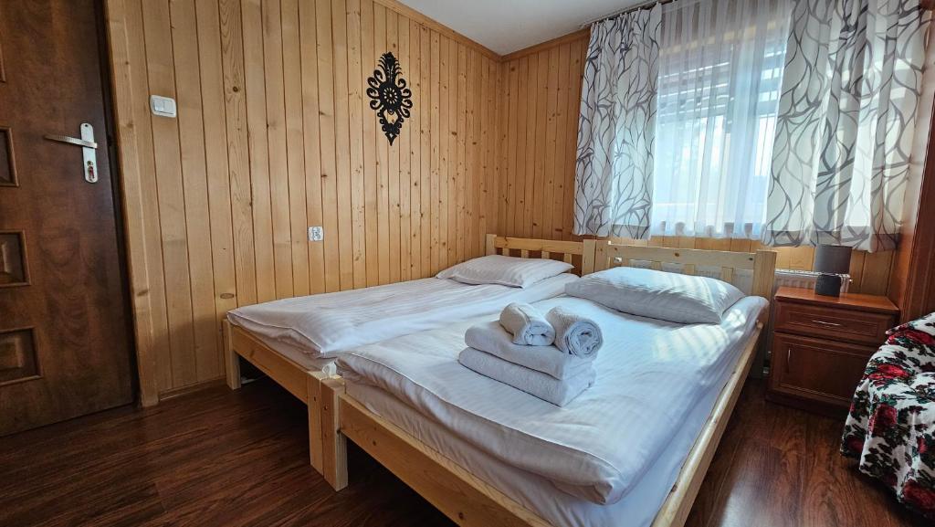 Bukowiański Dworek - Wyciągi, Narciarnia, Kuchnia - 1