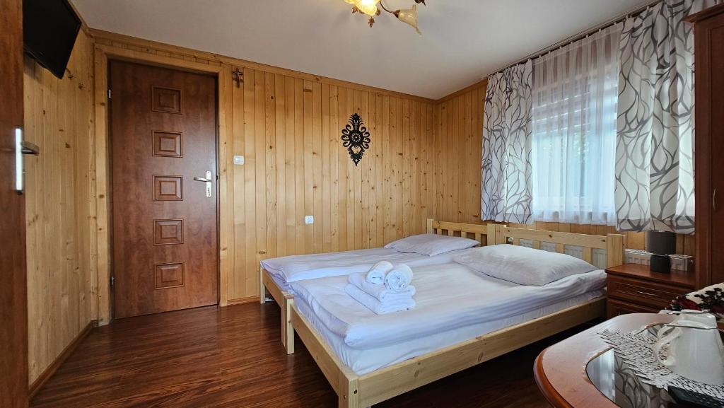 Bukowiański Dworek - Wyciągi, Narciarnia, Kuchnia - 4