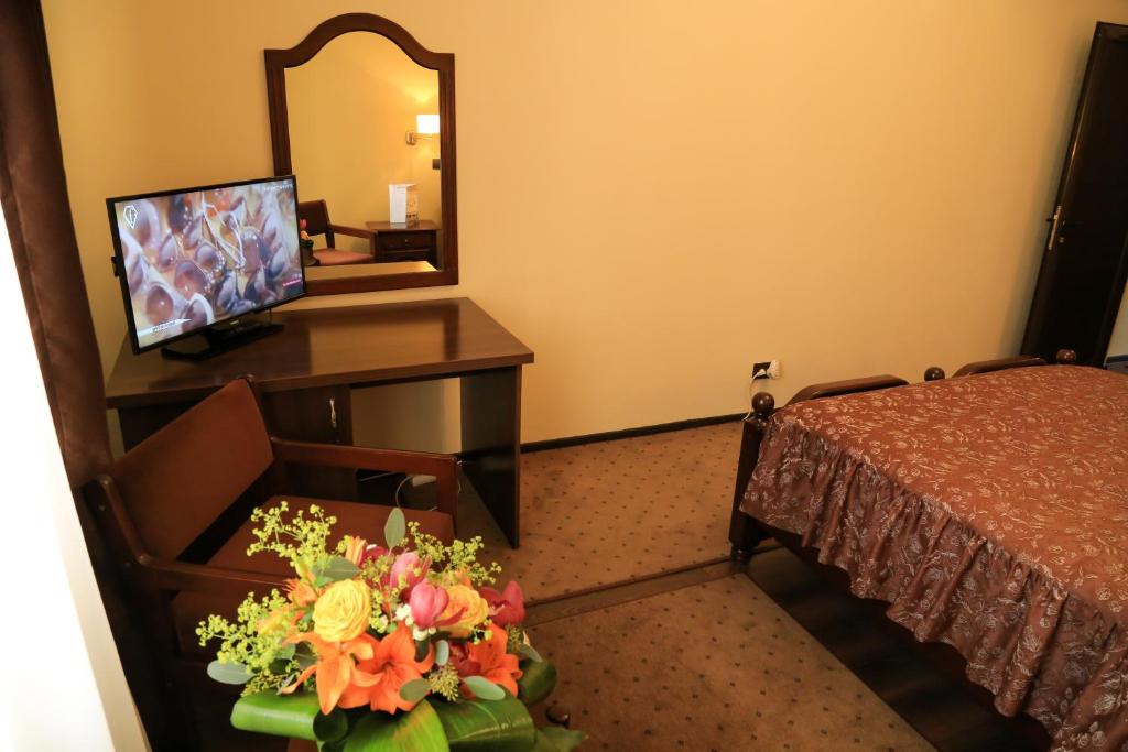 TV a/nebo společenská místnost v ubytování Hotel Kreta