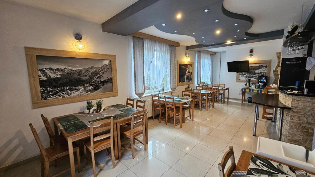 Bukowiański Dworek - Wyciągi, Narciarnia, Kuchnia - 11