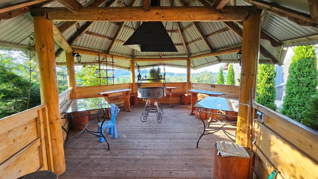 Bukowiański Dworek - Wyciągi, Narciarnia, Kuchnia - 13