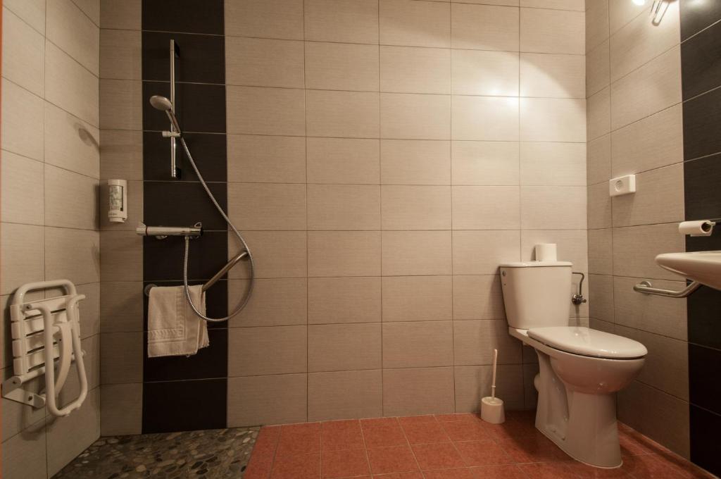 Koupelna v ubytování Brit Hotel Florimont