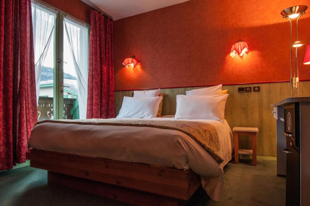 Postel nebo postele na pokoji v ubytování Brit Hotel Florimont