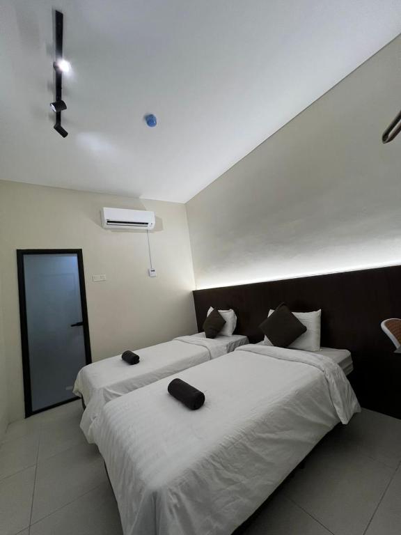 Postel nebo postele na pokoji v ubytování Hotel dan Restoran Seri Kangsar