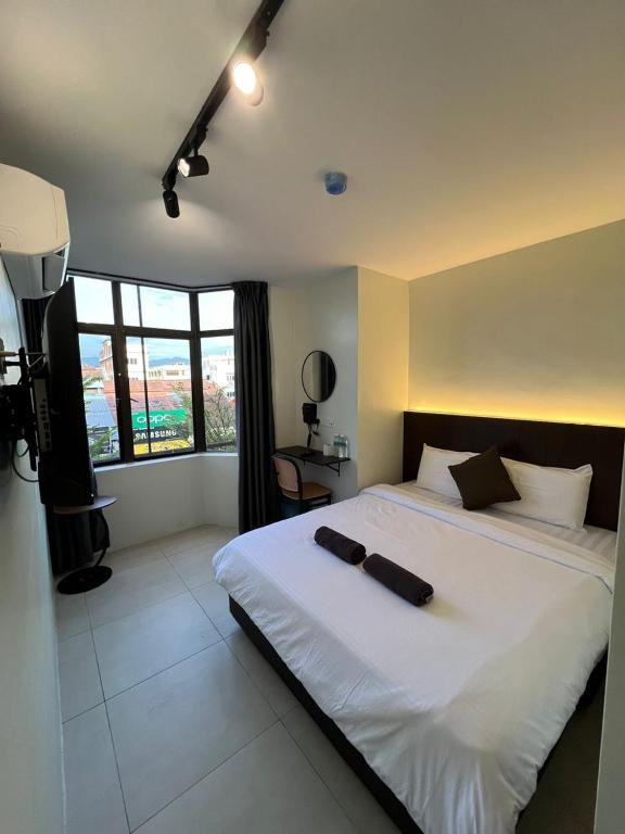 Postel nebo postele na pokoji v ubytování Hotel dan Restoran Seri Kangsar