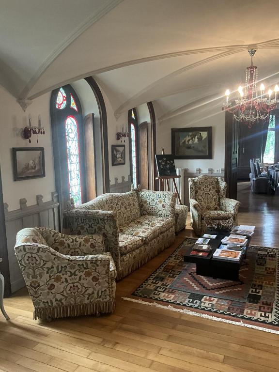 Posezení v ubytování Chateau Tout Y Fault