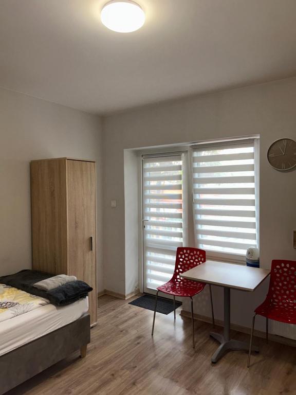 Noclegi Julia pokoje 1-3 parter Chodkiewicza 161 Kielce - 19