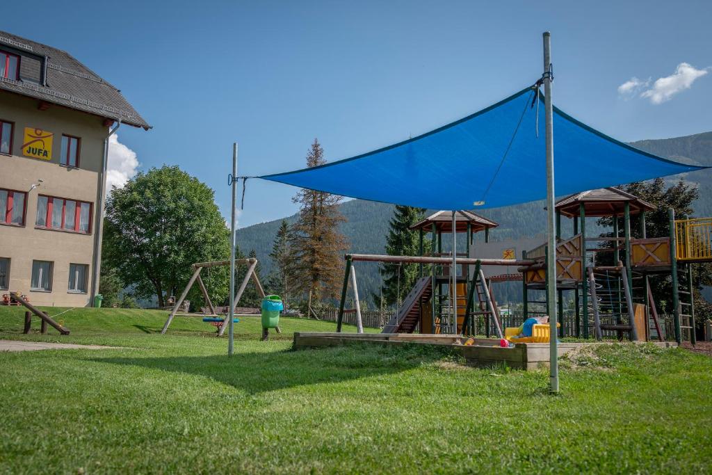 Nespecifikovaný výhled na hory nebo výhled na hory při pohledu z hotelu
