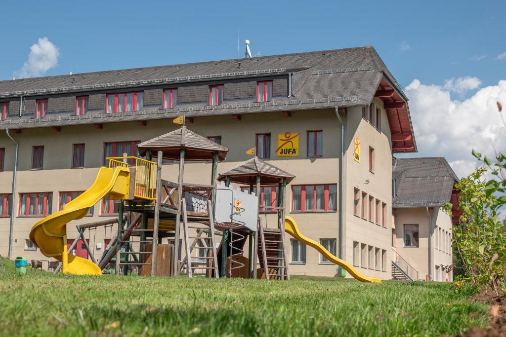 Herní místnost nebo prostor pro děti v ubytování JUFA Hotel St Michael im Lungau