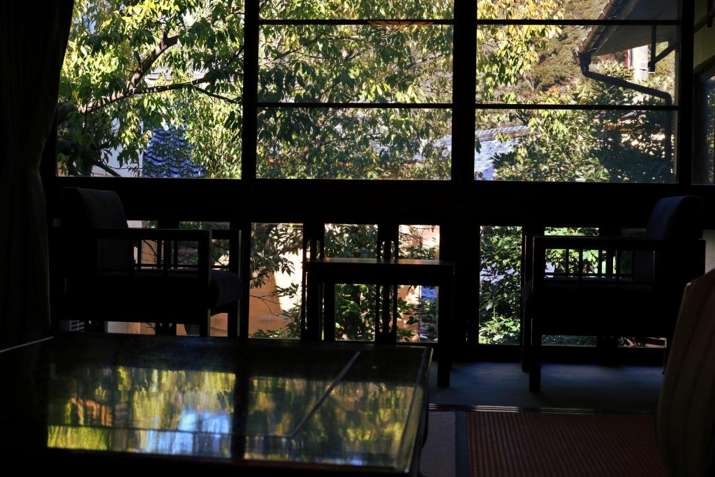 Posezení v ubytování Tsutaya Ryokan