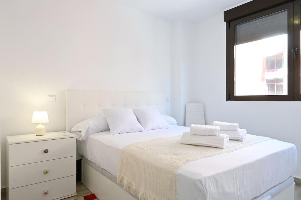 For You Rentals Acogedor apartamento TEMPORAL de un dormitorio en Chamartin MMA322A