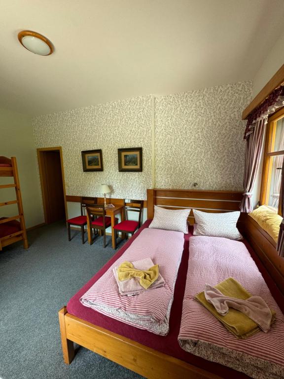 Postel nebo postele na pokoji v ubytování bouda Pod Sněžkou