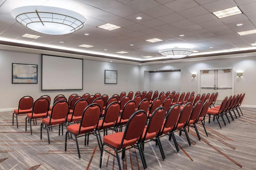 Embassy Suites by Hilton Convention Center Las Vegas photo