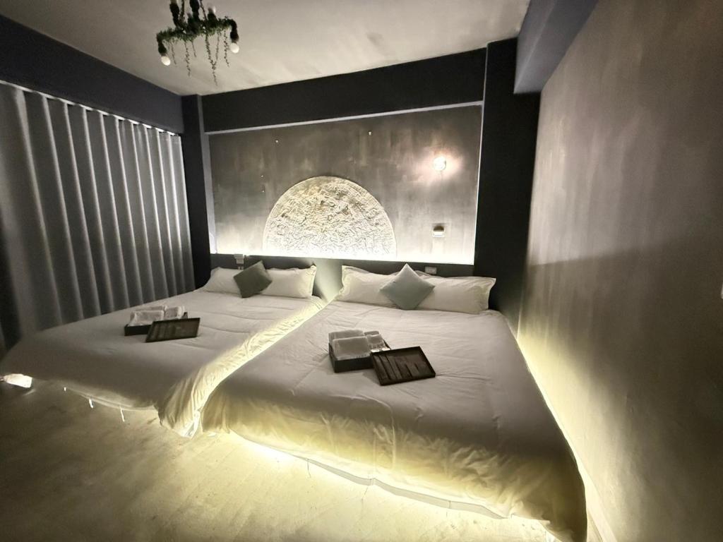 Postel nebo postele na pokoji v ubytování 月出悠悠Moon Rise B&B