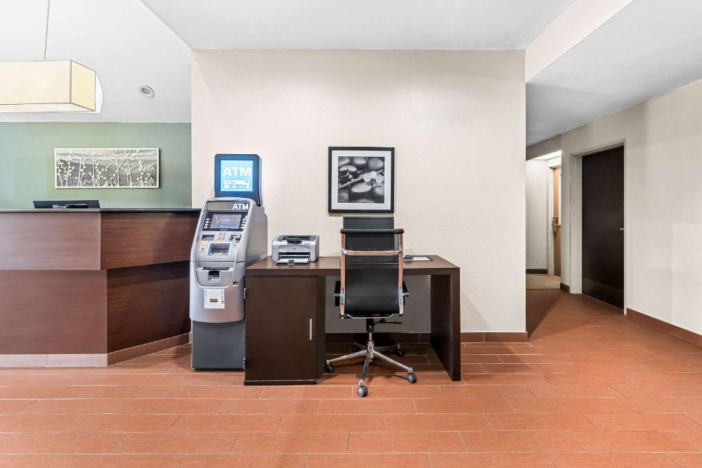 Sleep Inn & Suites Kingsport TriCities Airport photo