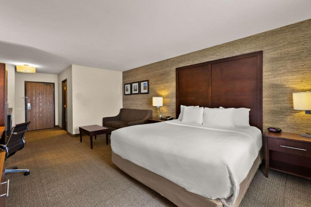 Comfort Inn Ludington near US-10 - King Room Met Bankbed - Niet -roken