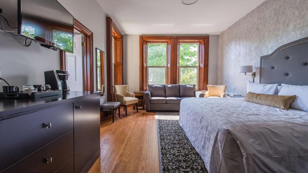 Postel nebo postele na pokoji v ubytování Idlewyld Inn & Spa