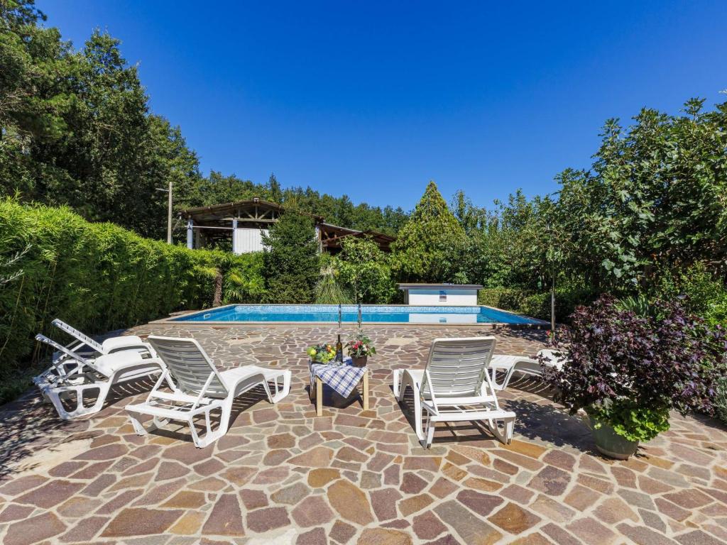 Bazén v ubytování Holiday Home Edi by Interhome nebo v jeho okolí