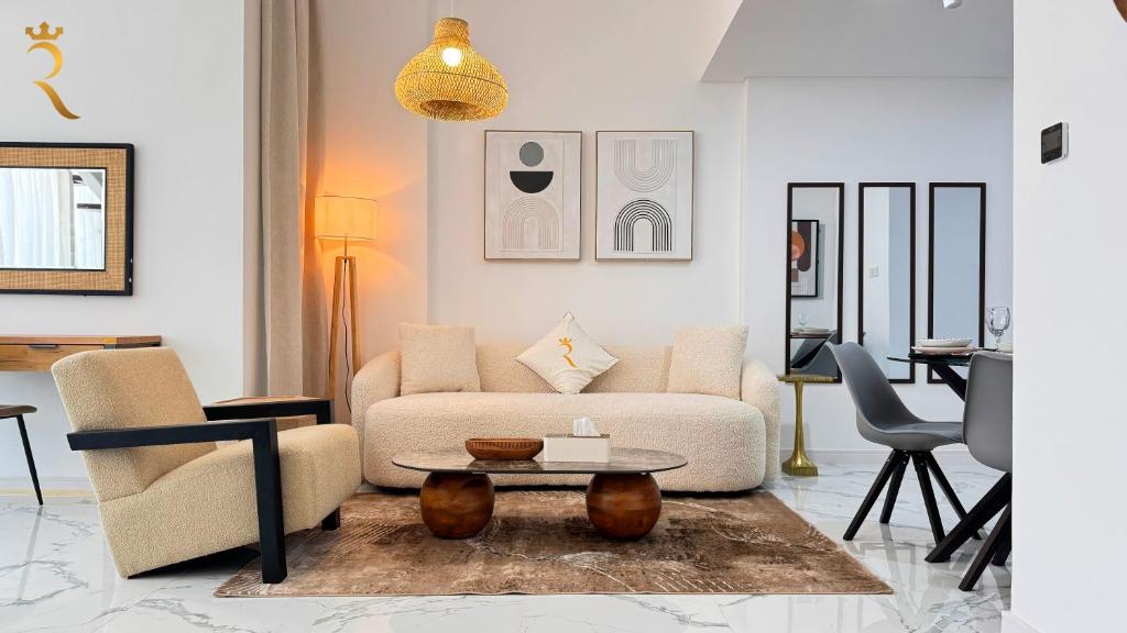 2BR Masdar City - Serene Eco Stay with Pool در ابوظبی