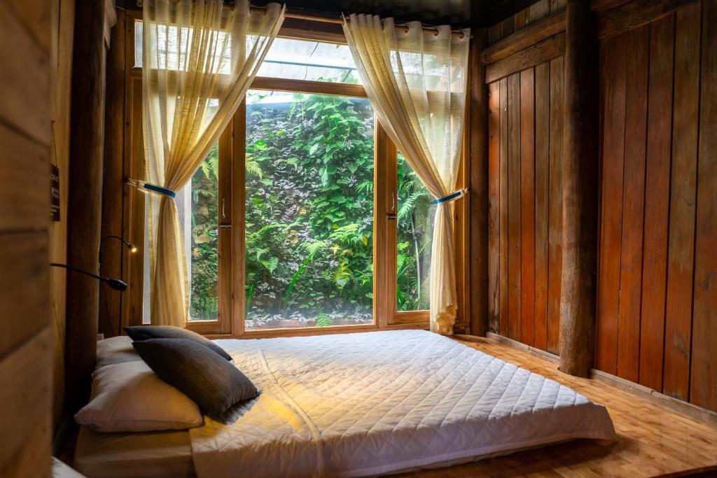 Giường trong phòng chung tại De Yang House Sa Pa