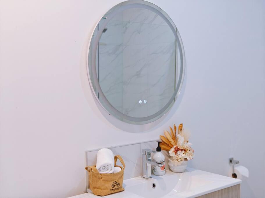 Contemporary New 2-Bedroom Home - Resim 14