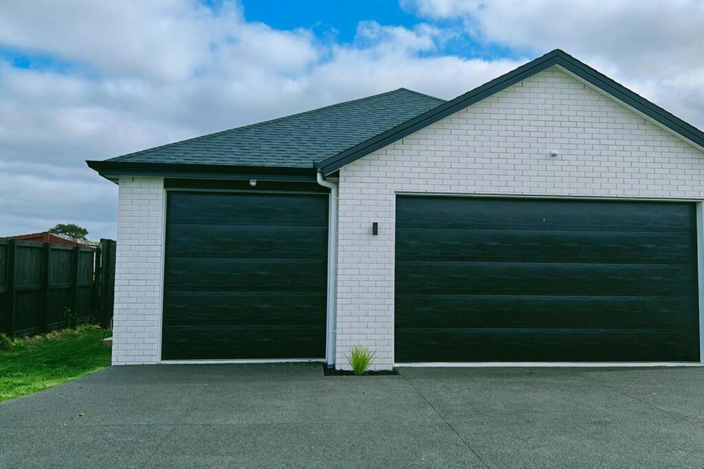 Contemporary New 2-Bedroom Home - Resim 15